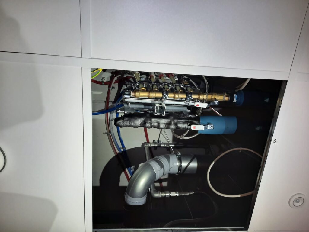 uilding services systems installed above the suspended ceiling.